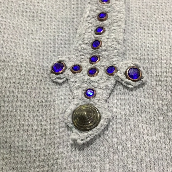 Distressed women’s embellished rocker gothic Gray long sleeve cross shirt size M - Picture 3 of 8